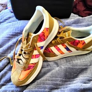 Adidas Run 70's - Size 8